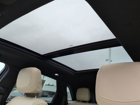 Used 2018 Cadillac XT5 Luxury w/ Driver Awareness Package image 7