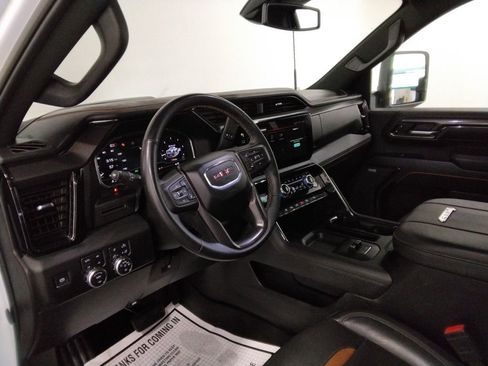 Used 2025 GMC Sierra 2500 AT4 image 29