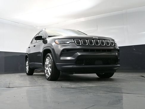 Used 2022 Jeep Compass Latitude w/ Sun and Sound Group AWD/4WD image 25