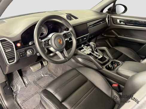 Used 2021 Porsche Cayenne S w/ Premium Package AWD/4WD image 9