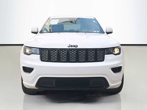 Used 2019 Jeep Grand Cherokee Altitude image 2