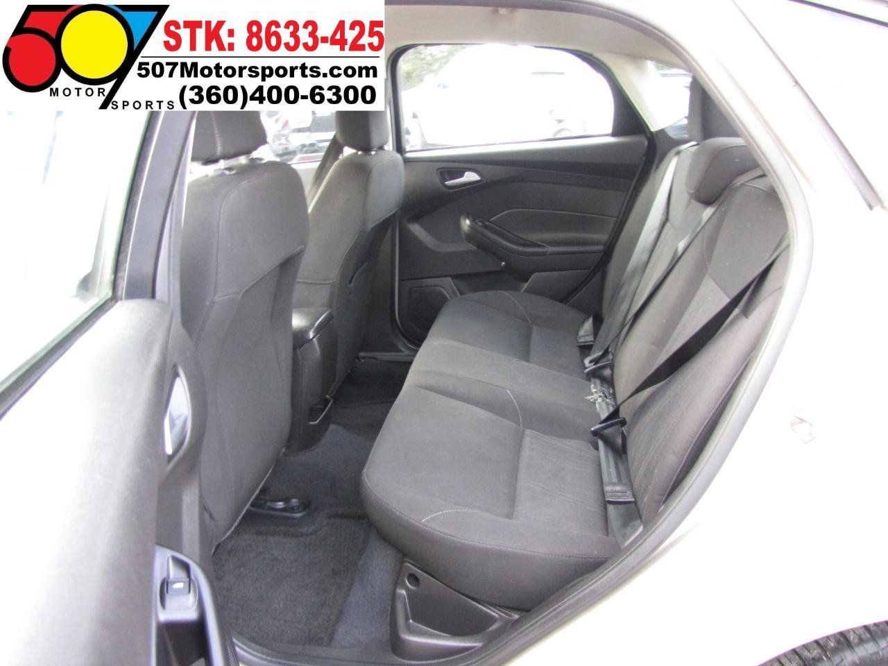 Used 2018 Ford Focus SE w/ Cold Weather Package FWD image 13