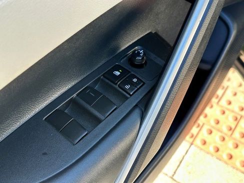 Used 2022 Toyota Corolla Cross LE image 11