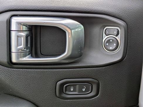 Used 2022 Jeep Gladiator Overland w/ LED Lighting Group image 13