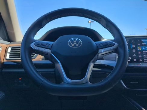 Used 2025 Volkswagen Atlas SE FWD image 22