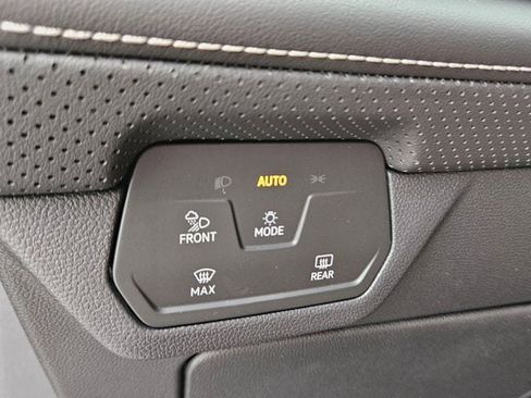 New 2026 Volkswagen Atlas SE FWD image 28
