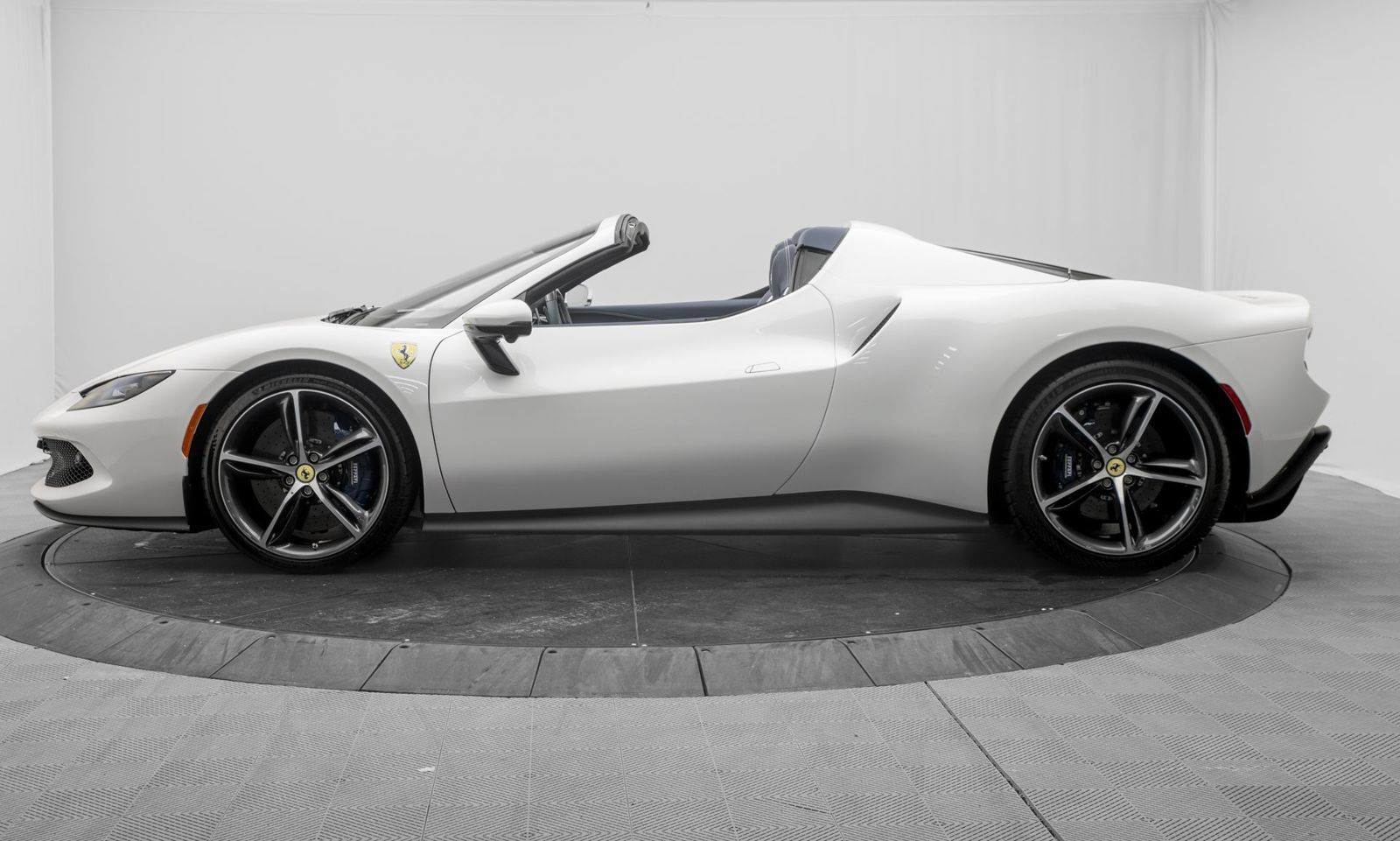 Used 2026 Ferrari 296 GTS RWD image 4