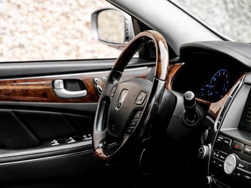 Used 2013 Hyundai Equus Signature image 17