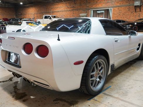 Used 2001 Chevrolet Corvette Z06 w/ Memory Pkg RWD image 16
