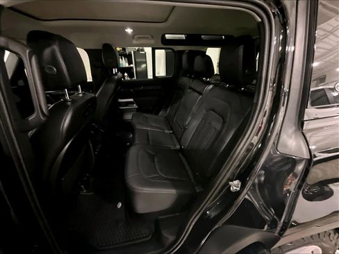 Used 2022 Land Rover Defender 110 SE image 15