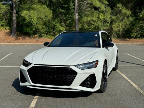 Used 2022 Audi RS 6 w/ Executive Package AWD/4WD image 3