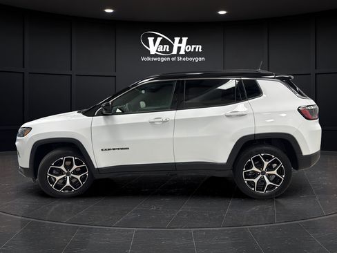 Used 2025 Jeep Compass Limited AWD/4WD image 4