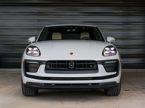 Certified 2024 Porsche Macan AWD/4WD image 10