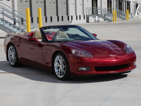 Used 2006 Chevrolet Corvette Convertible w/ Preferred Equipment Group image 3