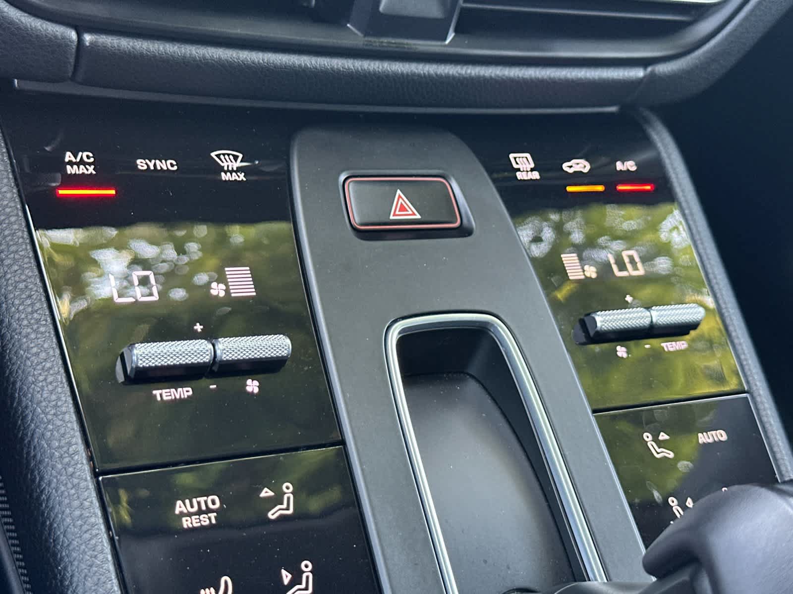 Certified 2025 Porsche Macan AWD/4WD image 23