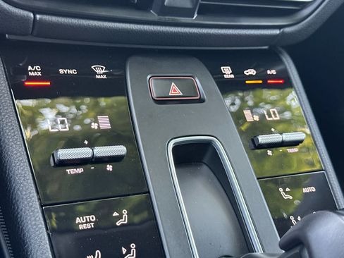 Certified 2025 Porsche Macan AWD/4WD image 23