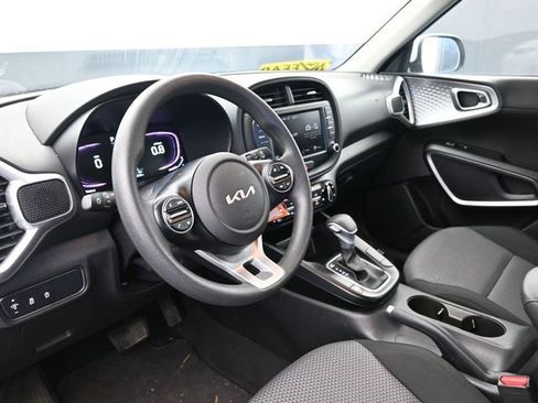 Used 2025 Kia Soul LX w/ LX Technology Package image 19