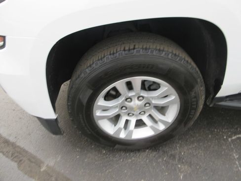 Used 2018 Chevrolet Suburban LT RWD image 15