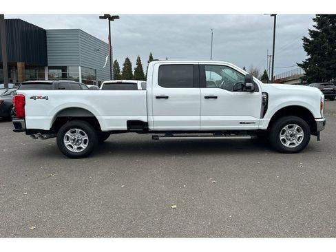 Used 2025 Ford F250 XLT image 3