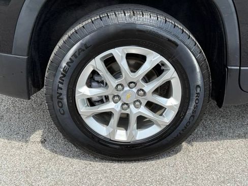 Used 2021 Chevrolet Traverse LT FWD image 9