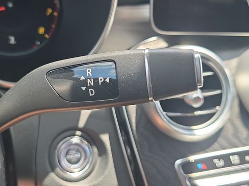Used 2021 Mercedes-Benz GLC 300 4MATIC image 20