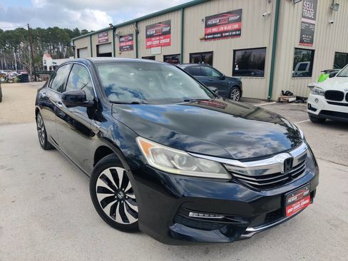 Used 2017 Honda Accord Hybrid Sedan image 3