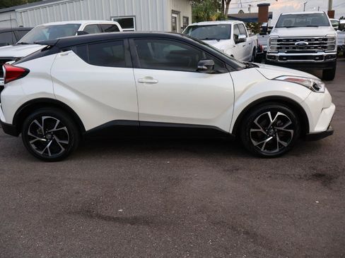 Used 2019 Toyota C-HR XLE FWD image 4