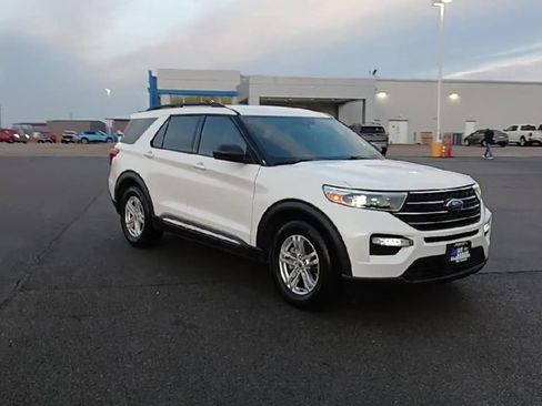 Used 2020 Ford Explorer XLT w/ Equipment Group 202A image 2