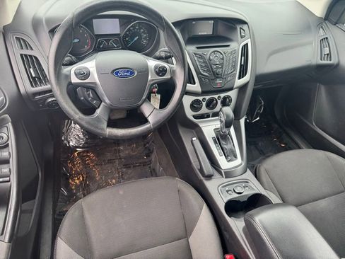 Used 2014 Ford Focus SE w/ SE Winter Package FWD image 9