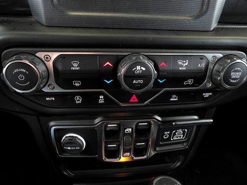 Used 2022 Jeep Wrangler Unlimited Sport AWD/4WD image 39