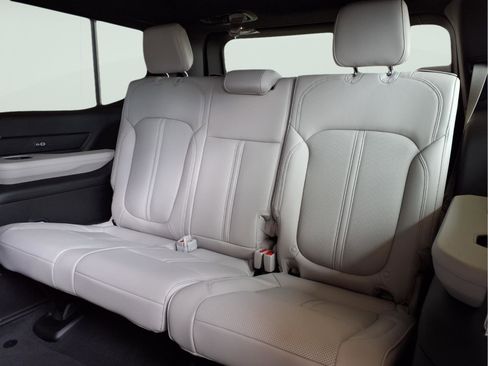 New 2026 Jeep Grand Wagoneer 2WD image 10