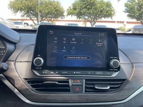 Used 2025 Nissan Altima 2.5 SV FWD image 25