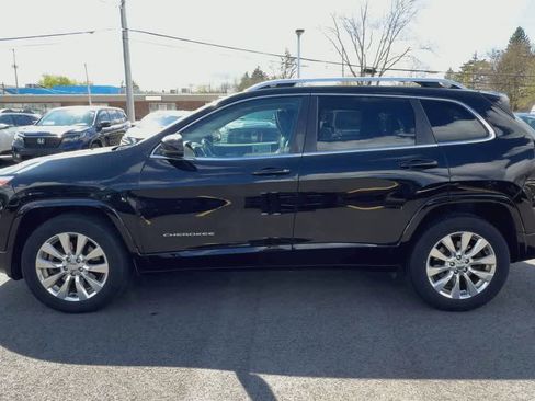 Used 2017 Jeep Cherokee Overland w/ Technology Group image 5