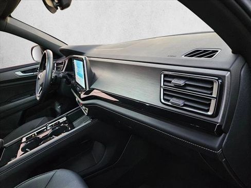 Used 2025 Volkswagen Atlas Cross Sport SE image 21