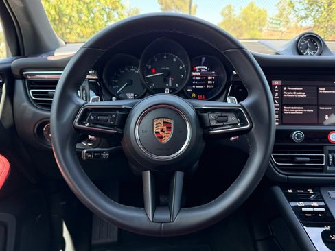 Used 2026 Porsche Macan AWD/4WD image 15