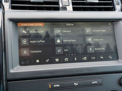 Used 2020 Land Rover Discovery SE image 35