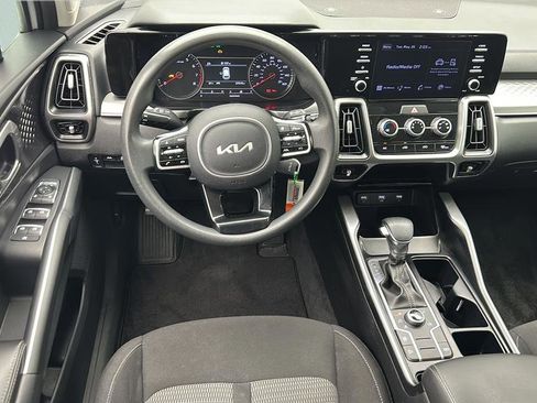 Used 2022 Kia Sorento LX AWD/4WD image 11