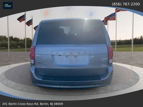 Used 2016 Dodge Grand Caravan SXT FWD image 3