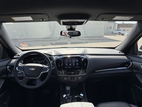Used 2023 Chevrolet Traverse LT image 19