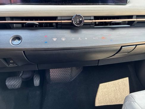 Certified 2023 Nissan Ariya AWD image 22
