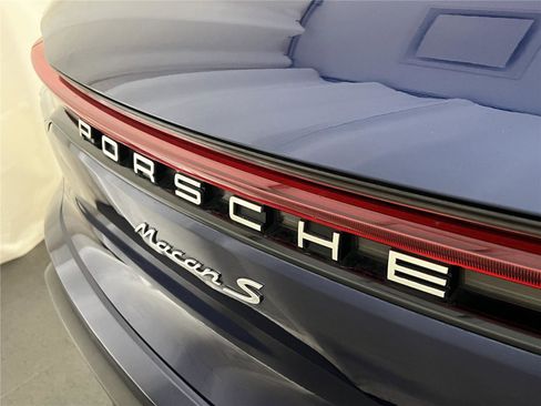 Certified 2023 Porsche Macan S image 25