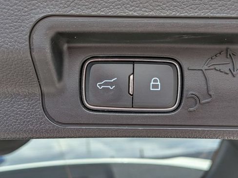 Used 2023 Ford Explorer XLT w/ Equipment Group 202A AWD/4WD image 19