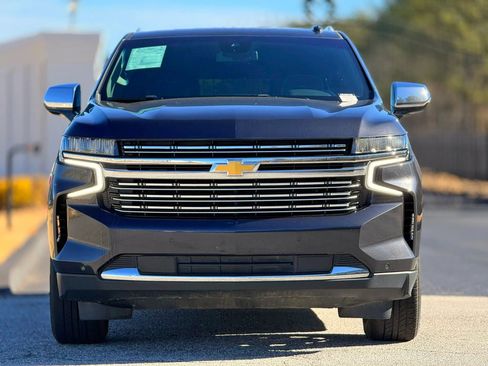 Used 2023 Chevrolet Suburban Premier AWD/4WD image 3