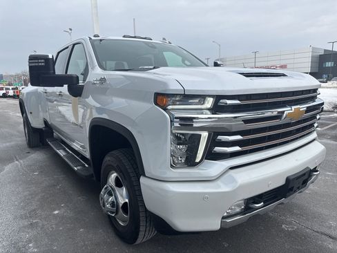 Used 2022 Chevrolet Silverado 3500 High Country w/ Safety Package II image 3
