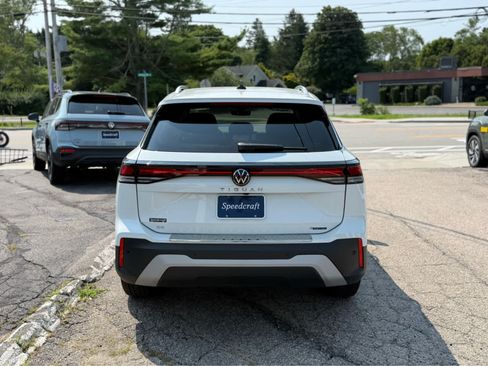Used 2026 Volkswagen Tiguan SE AWD/4WD image 6