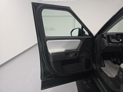 Used 2024 Rivian R1S Adventure AWD/4WD image 16