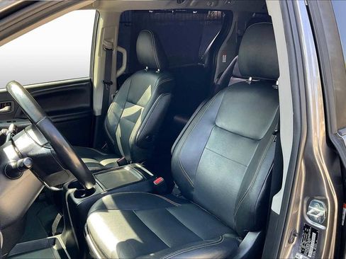Certified 2020 Toyota Sienna SE Premium image 7