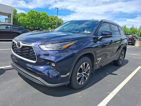 Certified 2026 Toyota Highlander XLE AWD/4WD image 2