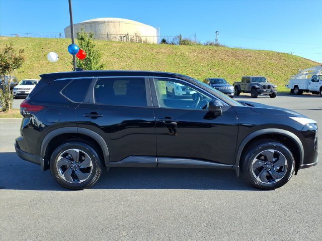 Used 2025 Nissan Rogue SV FWD image 5