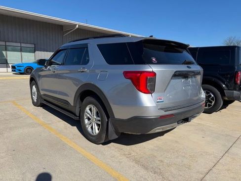 Used 2021 Ford Explorer XLT w/ Equipment Group 202A AWD/4WD image 4